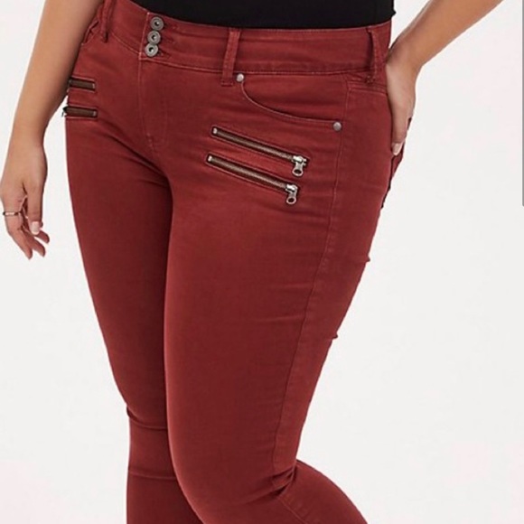 Torrid Size 16 Regular Red high rise Jegging. Gently used, perfect condition. - Picture 3 of 10